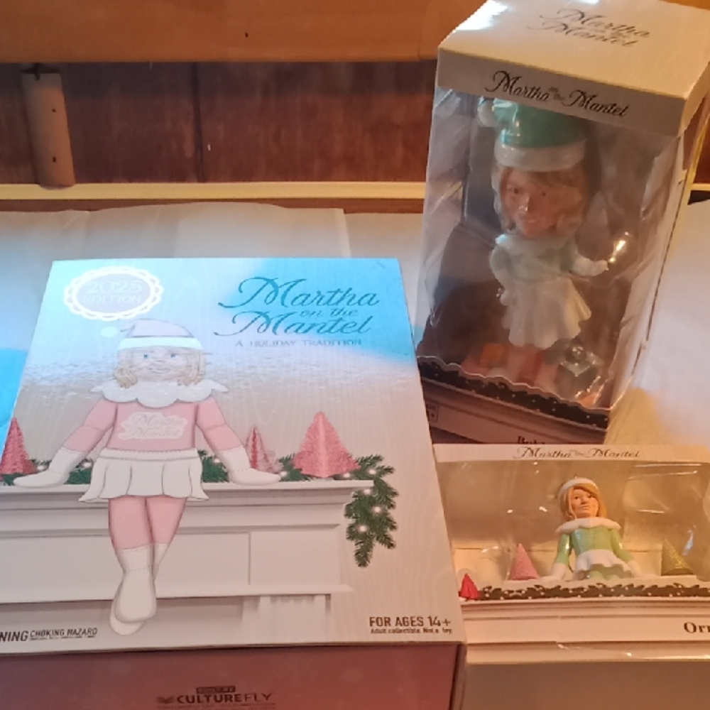 Holiday Figurine - Green and White
